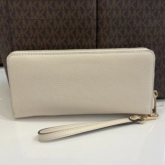 MICHAEL KORS
Leather Continental Wristlet Phone Case Wallet
Light Cream
NWT - Picture 12 of 16